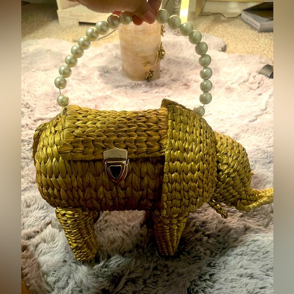 Unique Hand Woven Straw Elephant Purse with Beaded Pearl Handle - Picture 2 of 5